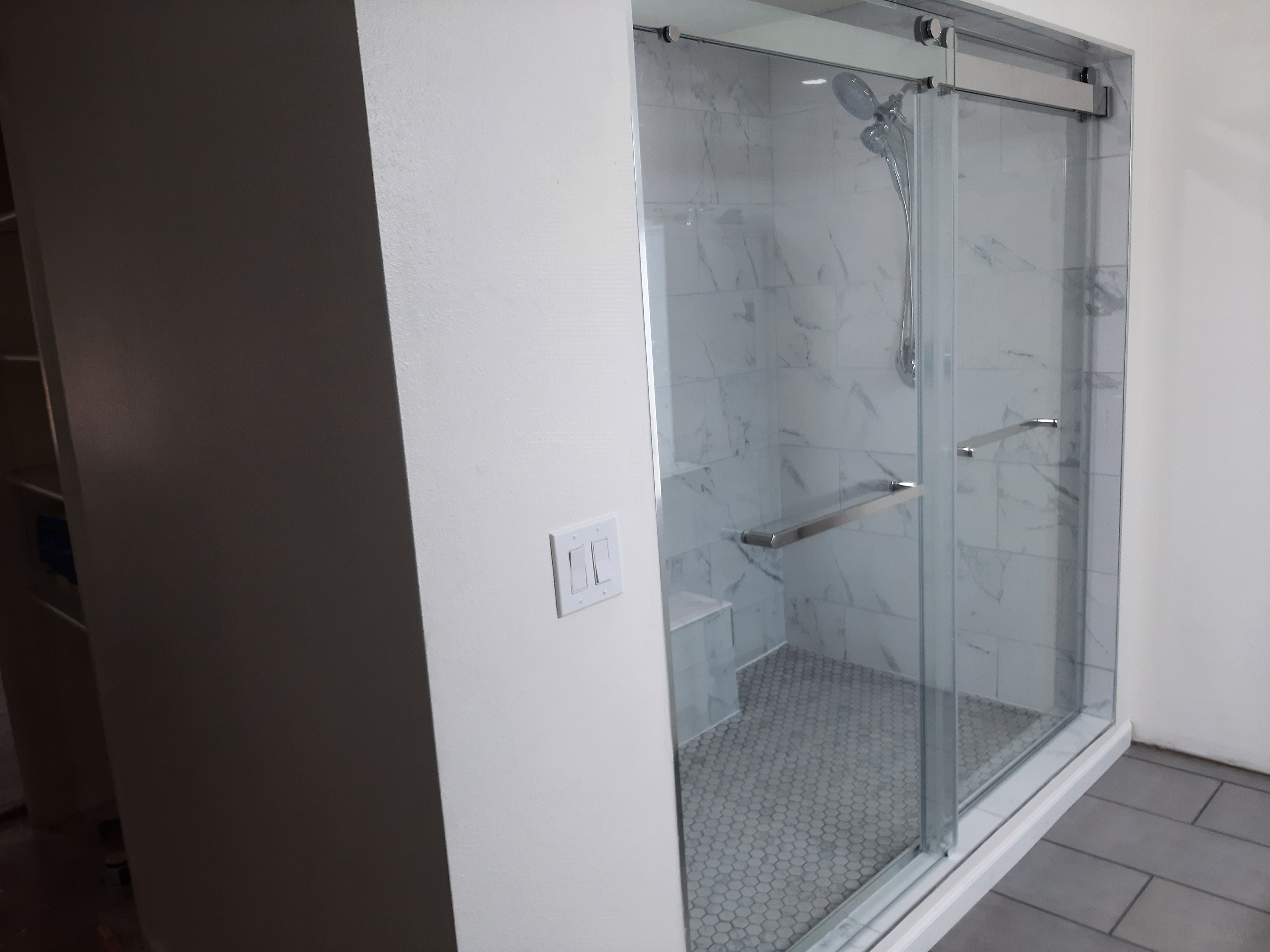 Walk-in glass shower